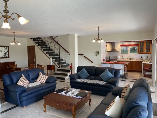 Villa avec 4 Chambres  à Mijas