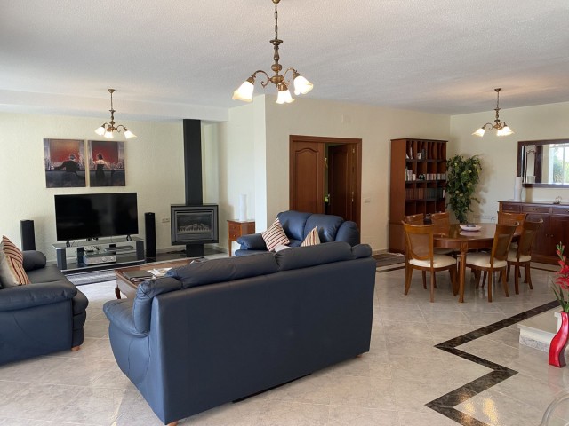 Villa avec 4 Chambres  à Mijas