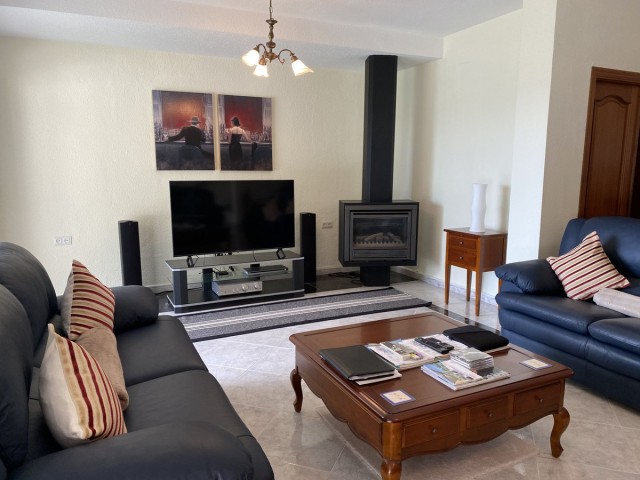 Villa avec 4 Chambres  à Mijas