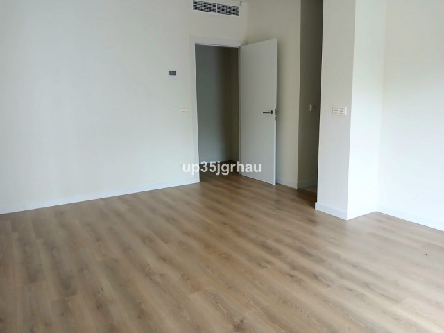 Appartement avec 3 Chambres  à Estepona