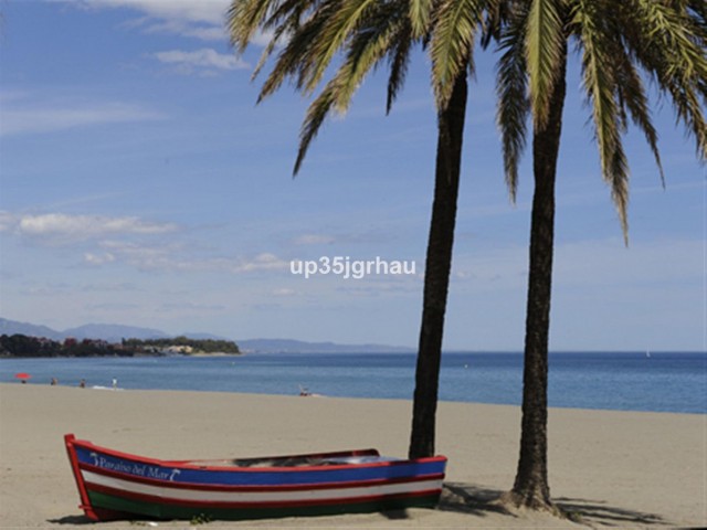 Appartement avec 3 Chambres  à Estepona