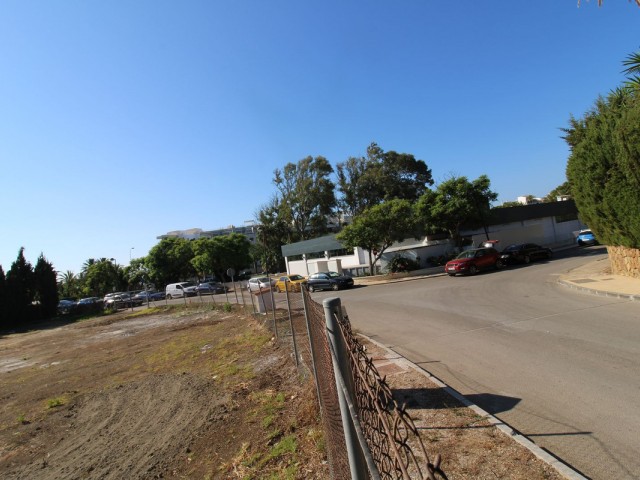  Plot in The Golden Mile