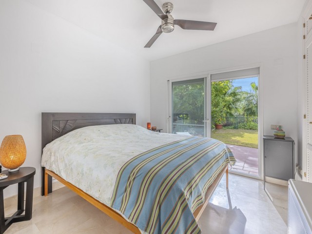 3 Bedrooms Townhouse in Istán