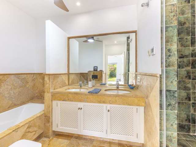 3 Bedrooms Townhouse in Istán