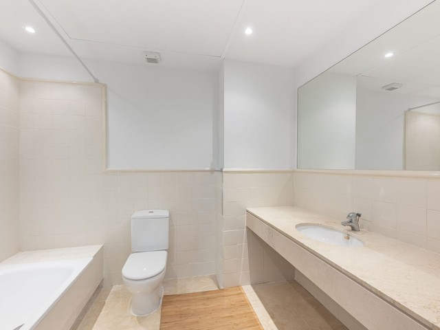 3 Bedrooms Townhouse in Istán