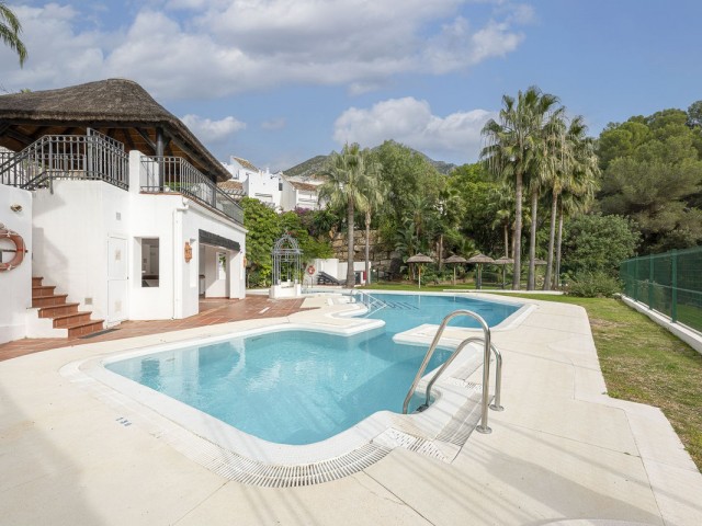 3 Bedrooms Townhouse in Istán