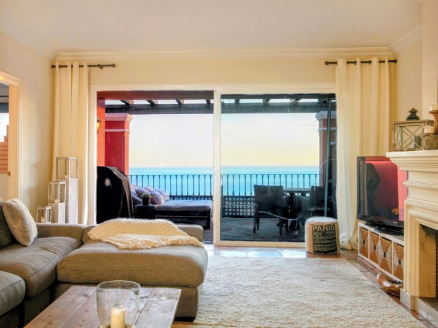 Penthouse avec 2 Chambres  à Elviria