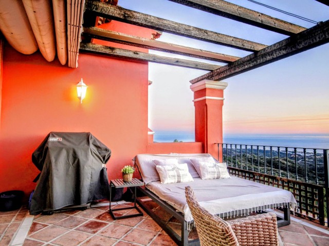 Penthouse avec 2 Chambres  à Elviria