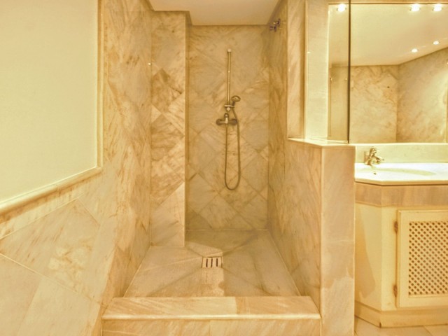 Penthouse avec 2 Chambres  à Elviria