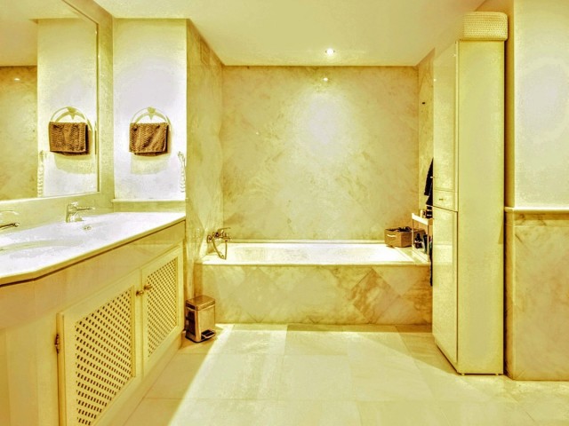 Penthouse avec 2 Chambres  à Elviria