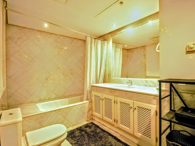 Penthouse avec 2 Chambres  à Elviria