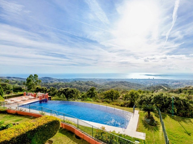 Penthouse avec 2 Chambres  à Elviria