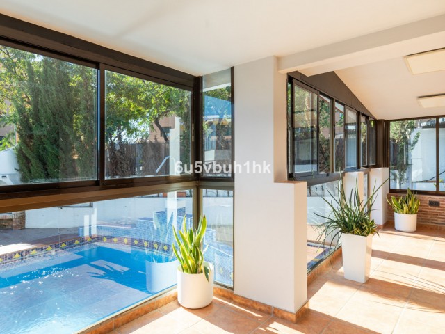 Villa con 5 Dormitorios  en Torremolinos