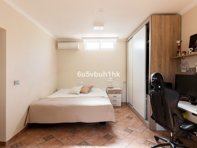 Villa con 5 Dormitorios  en Torremolinos