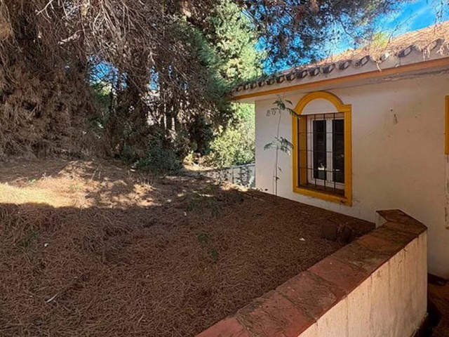 Villa con 6 Dormitorios  en Manilva