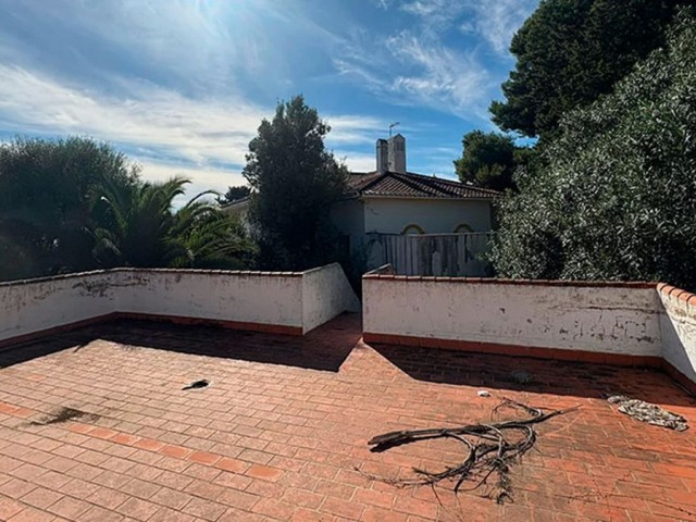 Villa con 6 Dormitorios  en Manilva