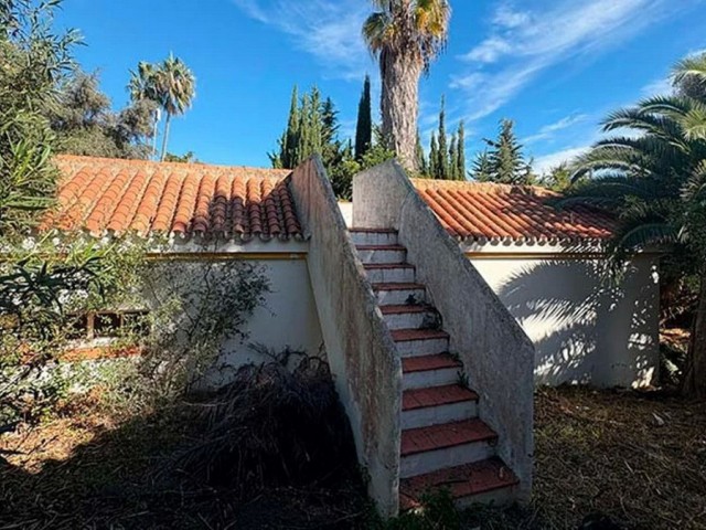 Villa con 6 Dormitorios  en Manilva