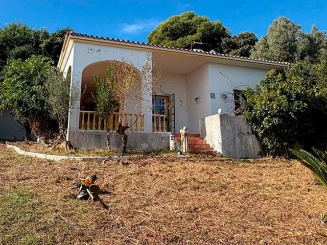 Villa con 6 Dormitorios  en Manilva