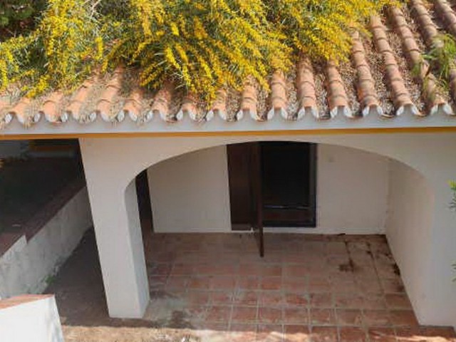 Villa con 6 Dormitorios  en Manilva