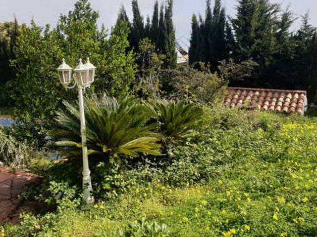 Villa con 6 Dormitorios  en Manilva