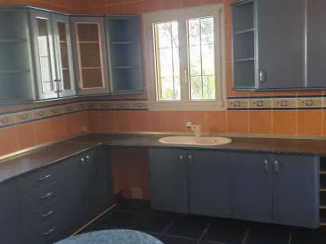 Villa con 6 Dormitorios  en Manilva