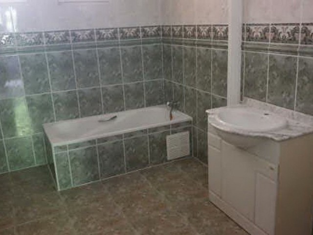 Villa con 6 Dormitorios  en Manilva