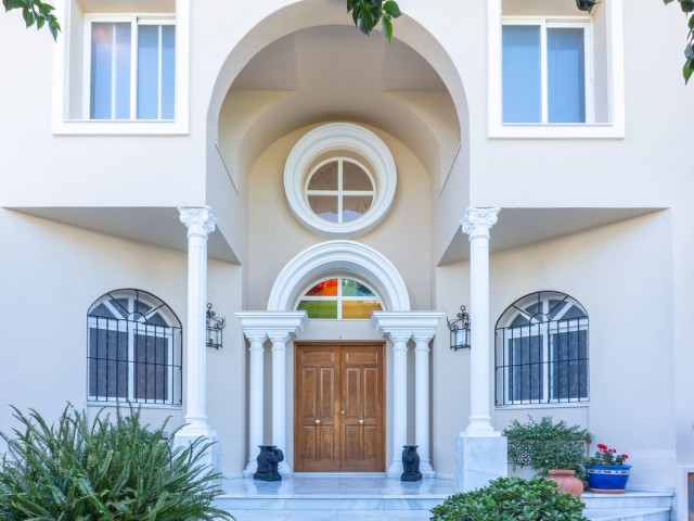 5 Makuuhuoneen Huvila New Golden Mile