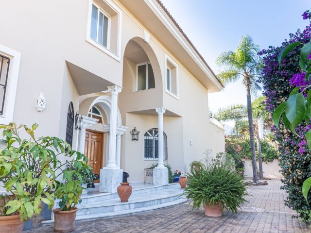 5 Makuuhuoneen Huvila New Golden Mile