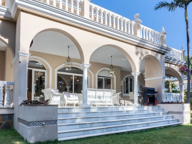 5 Makuuhuoneen Huvila New Golden Mile