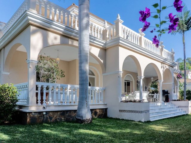 5 Makuuhuoneen Huvila New Golden Mile