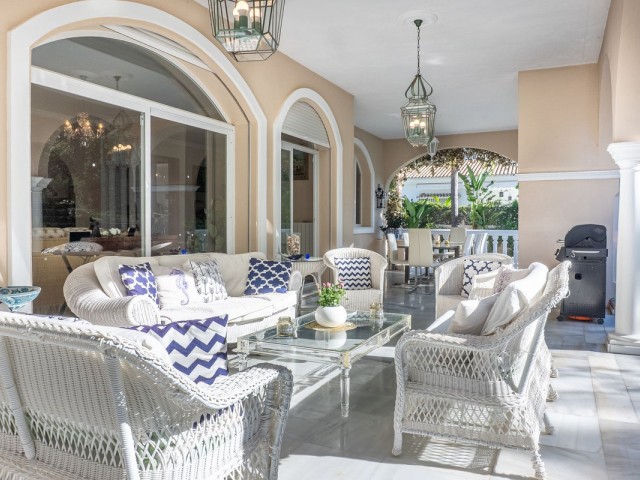 5 Makuuhuoneen Huvila New Golden Mile