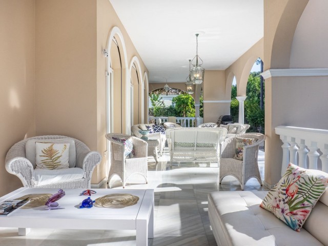 5 Makuuhuoneen Huvila New Golden Mile