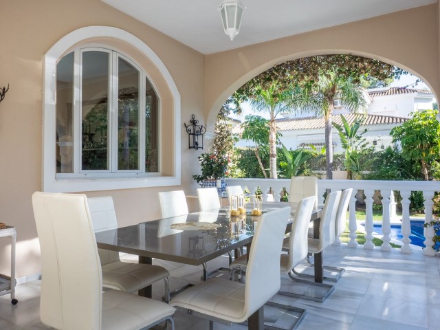 5 Makuuhuoneen Huvila New Golden Mile