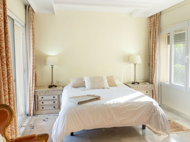 5 Makuuhuoneen Huvila New Golden Mile