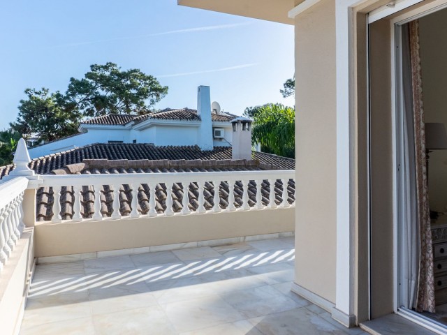 5 Makuuhuoneen Huvila New Golden Mile