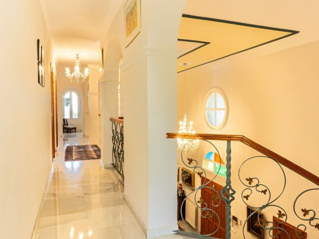 5 Makuuhuoneen Huvila New Golden Mile