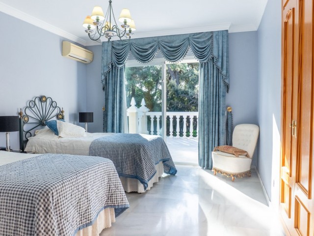 5 Makuuhuoneen Huvila New Golden Mile