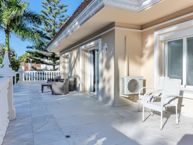 5 Makuuhuoneen Huvila New Golden Mile