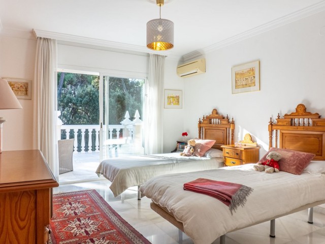 5 Makuuhuoneen Huvila New Golden Mile