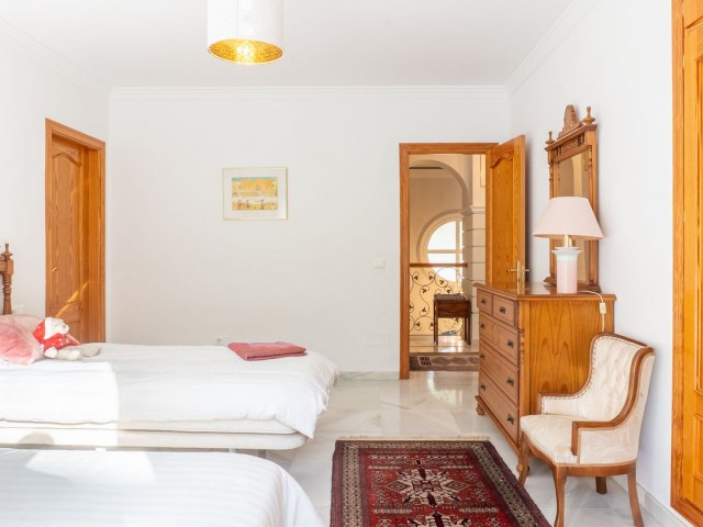 5 Makuuhuoneen Huvila New Golden Mile