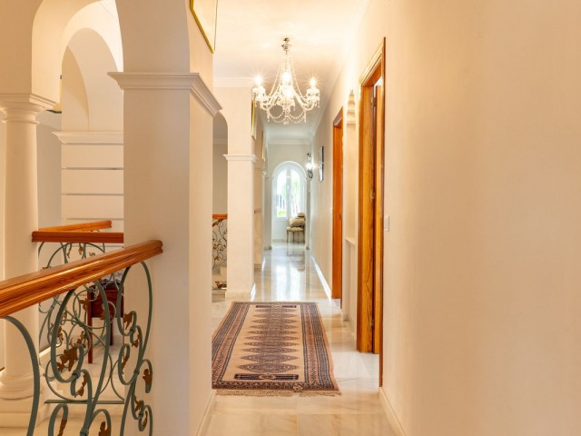 5 Makuuhuoneen Huvila New Golden Mile