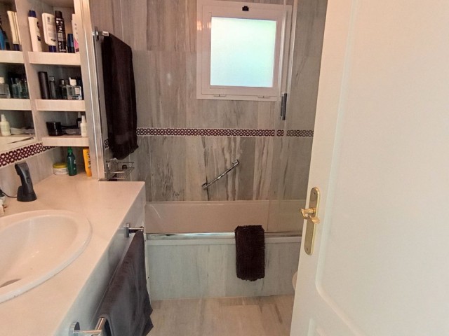 Appartement avec 3 Chambres  à Calahonda