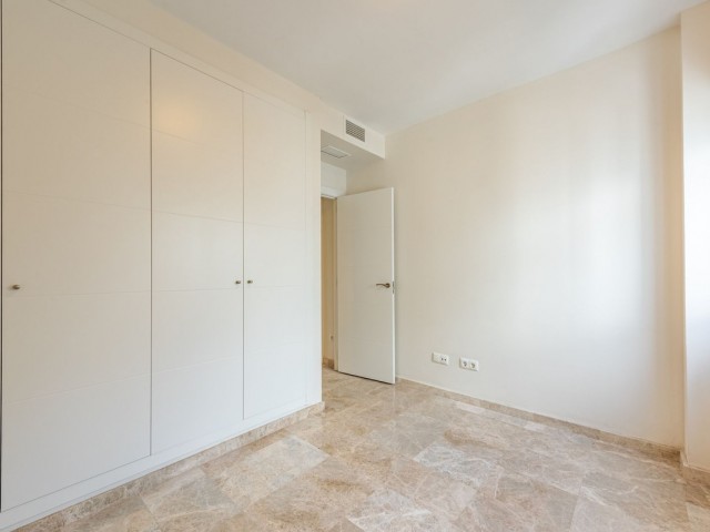 Maison mitoyenne avec 3 Chambres  à Nueva Andalucía