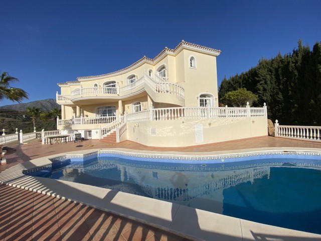 Villa avec 5 Chambres  à Mijas Golf
