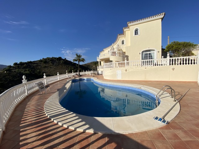Villa avec 5 Chambres  à Mijas Golf