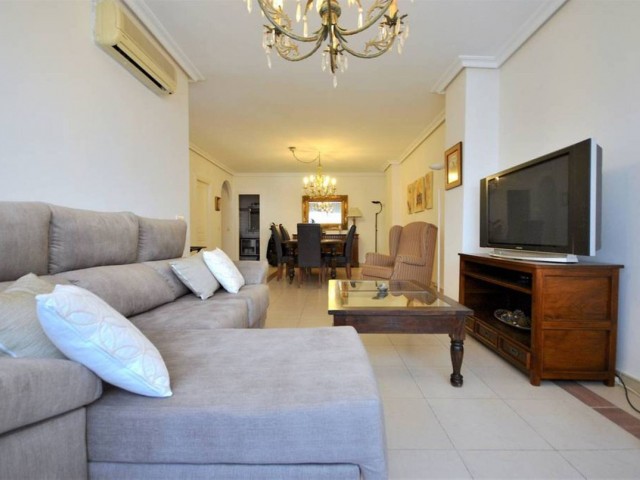 Apartamento con 3 Dormitorios  en Aloha