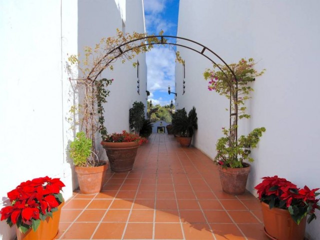 Apartamento con 3 Dormitorios  en Aloha