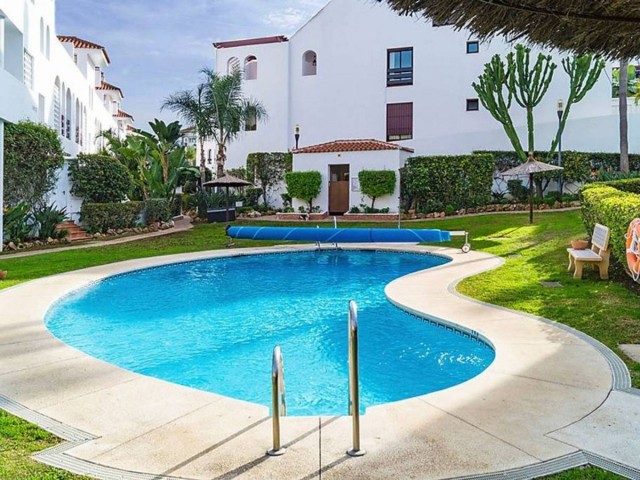 Apartamento con 3 Dormitorios  en Aloha