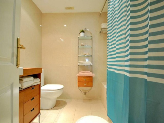 Apartamento con 3 Dormitorios  en Aloha