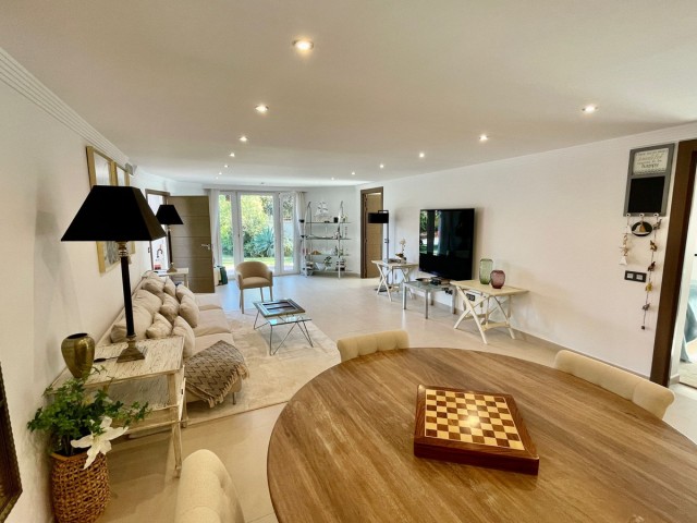 Villa avec 8 Chambres  à San Pedro de Alcántara